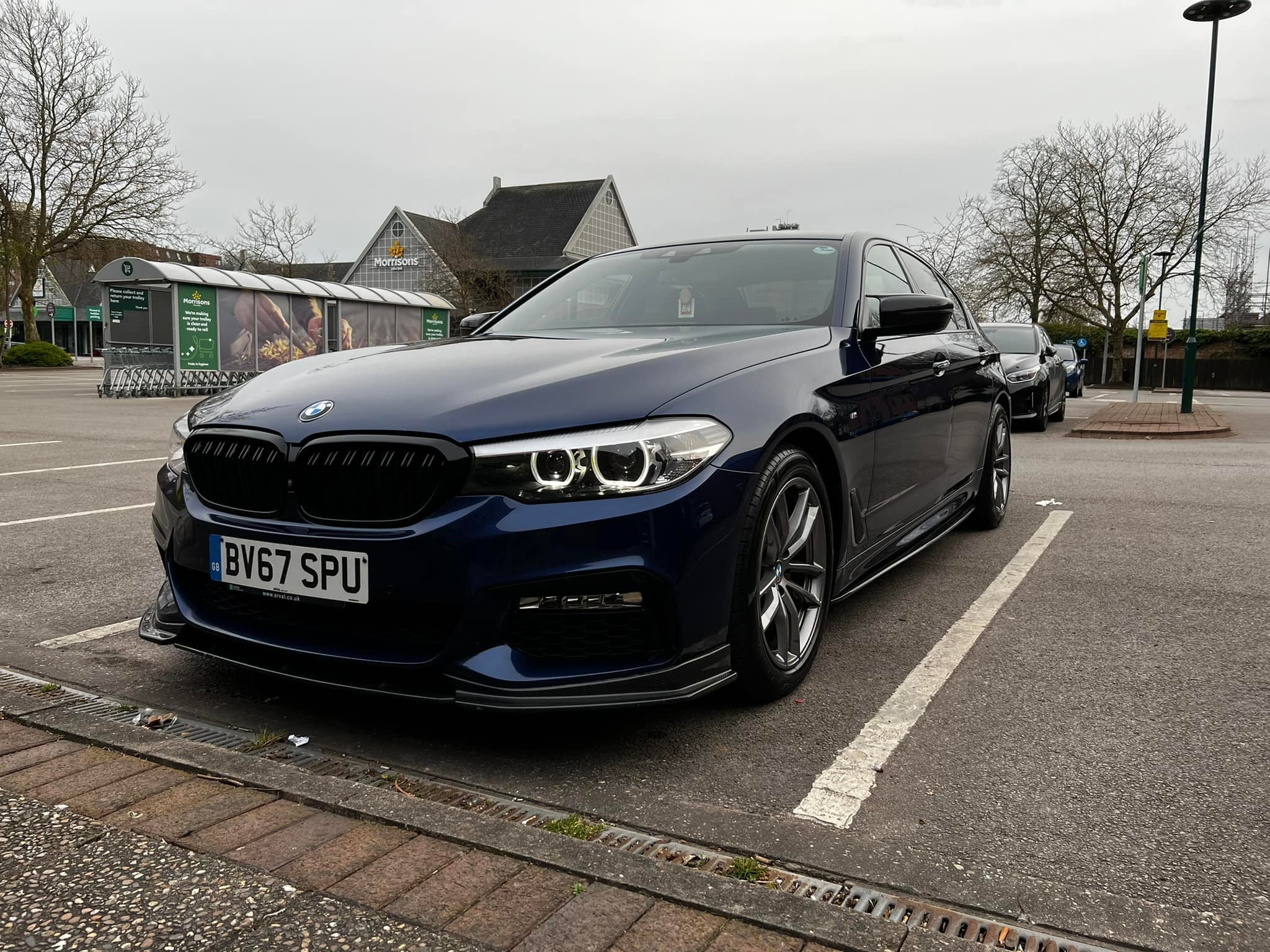 Gloss Black Front Kidney Grille -  BMW F90 5-Series.