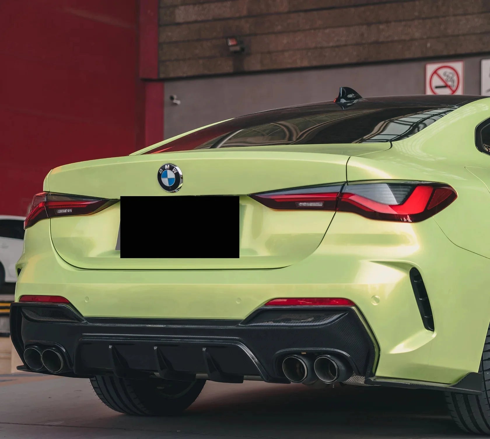 Carbon Fiber Rear Diffuser with Brake Light - BMW G22/G23 4 Series.