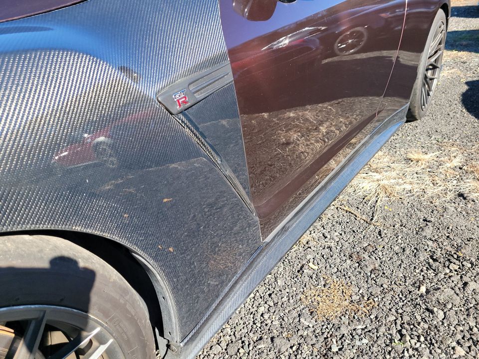 OEM Style Carbon Fiber Front Fender Replacment Set - Nissan GTR R35.