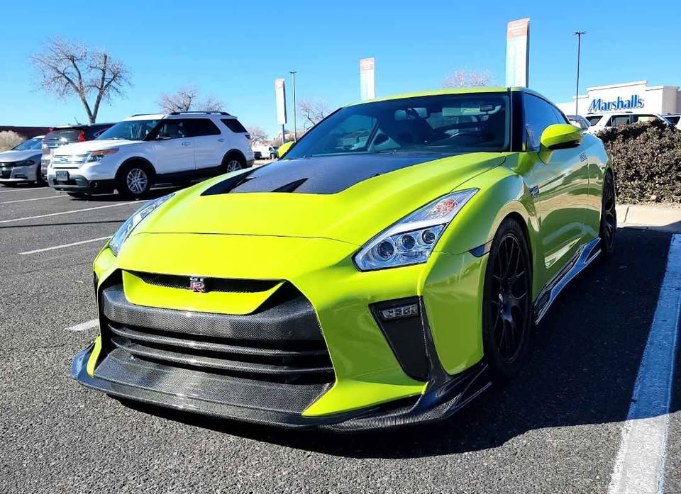 TS Style Carbon Fiber Front Bumper w/ lip - Nissan GTR R35.