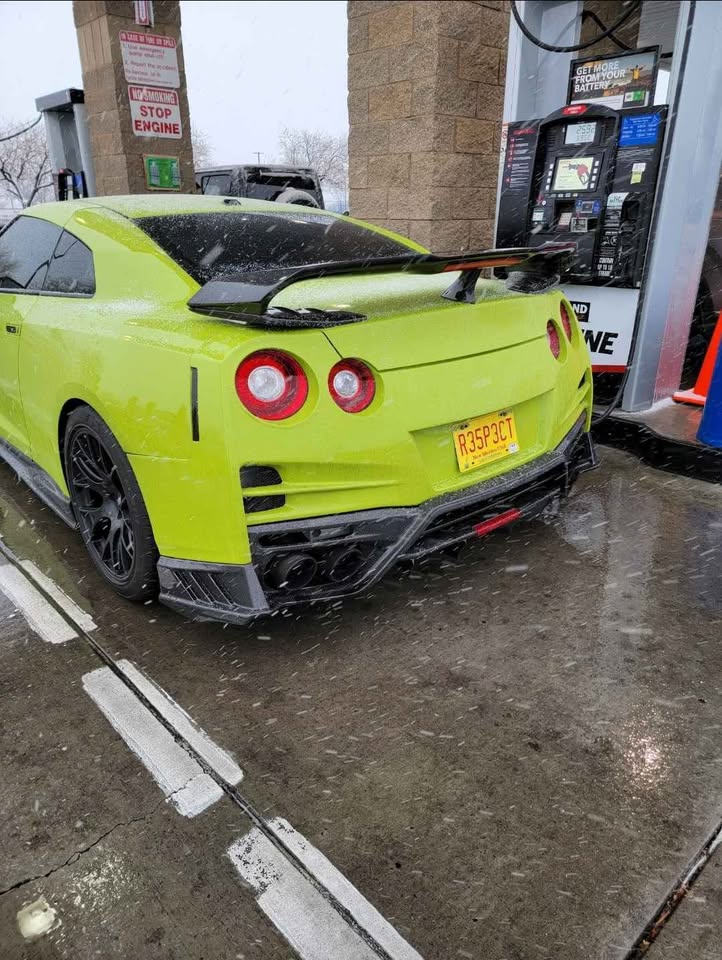 T Spec Style Carbon Fiber Rear Bumper w/ carbon Fiber Diffuser - Nissan R35 GTR.