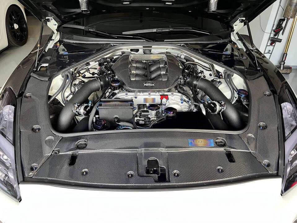 Carbon Fiber OEM Style Engine Cover For Nissan GTR R35.