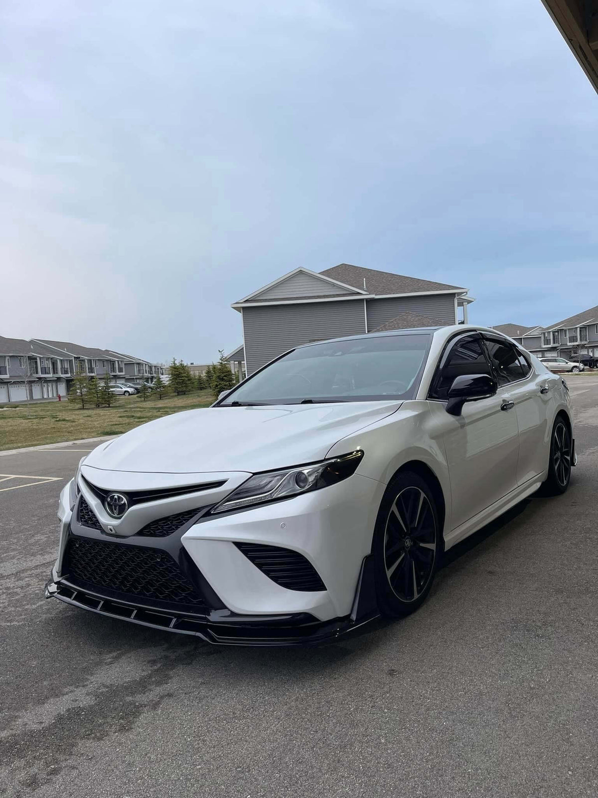 ABS Gloss Black Front Lip & Rear Diffuser w/ LED - Toyota Camry.