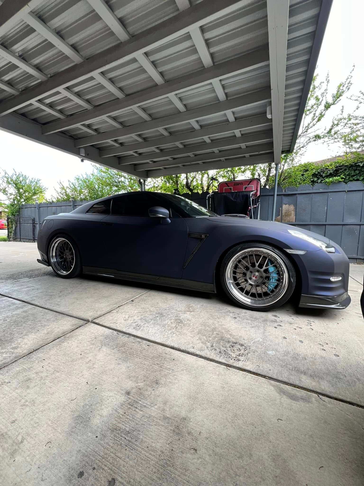 Carbon Fiber Side Skirts - Nissan R35 GTR.