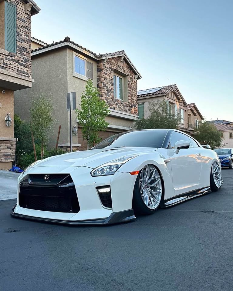 Carbon Fiber Side Skirt Extension - Nissan GTR R35 2017.