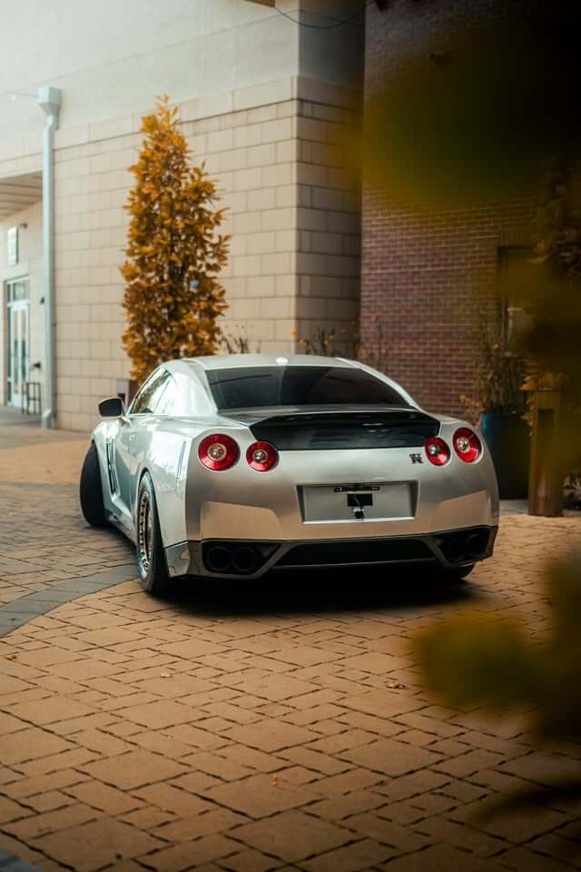 Carbon Fiber Duckbill Trunk - Nissan GTR R35.