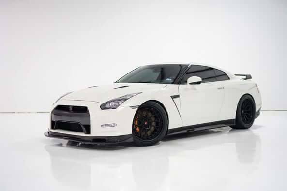 Carbon Fiber Side Skirts - Nissan R35 GTR.