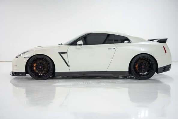 Carbon Fiber Side Skirts - Nissan R35 GTR.
