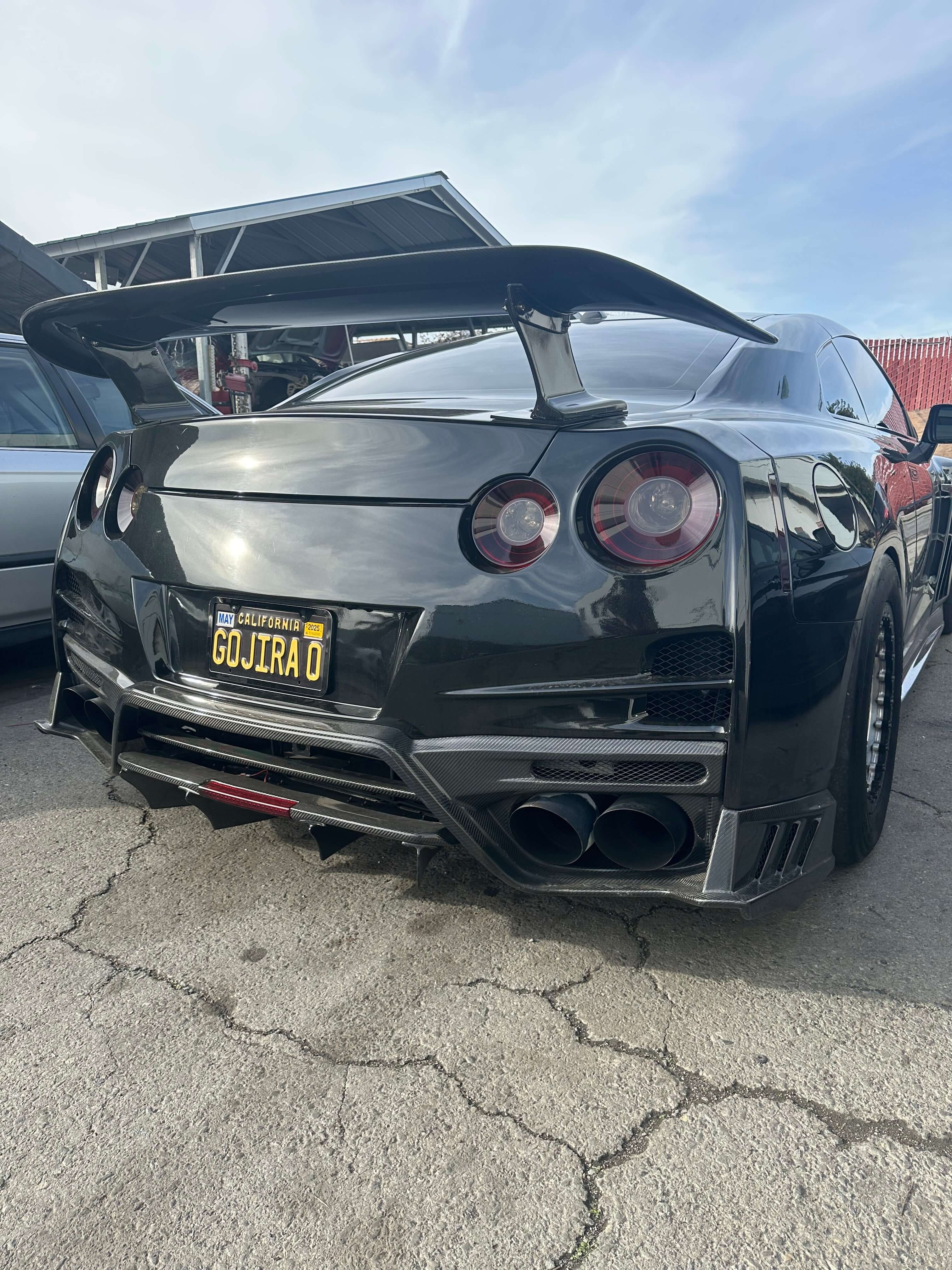 TS-Style Carbon Fiber Rear Diffuser W/BrakeLight - Nissan GTR R35.