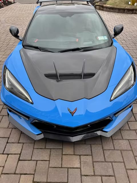 Vented Carbon Fiber Hood V3 - Corvette C8.