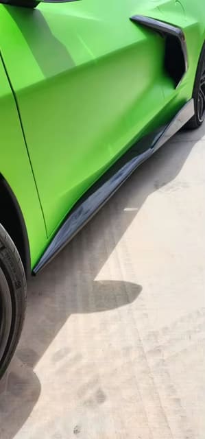 Carbon Fiber Side Skirts - Chevrolet Corvette C8.