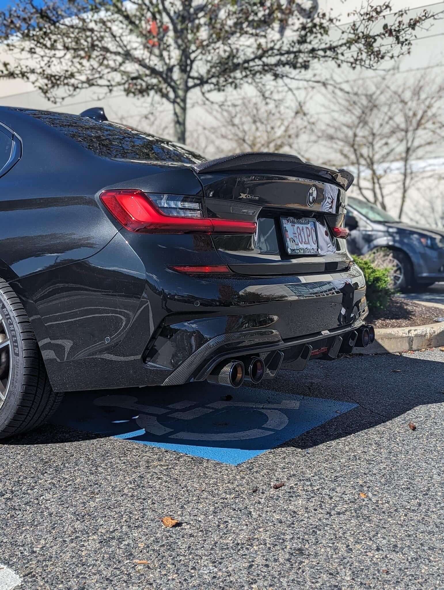 Carbon Fiber Rear Diffuser w/LED for BMW G20 / G28 3 Series.