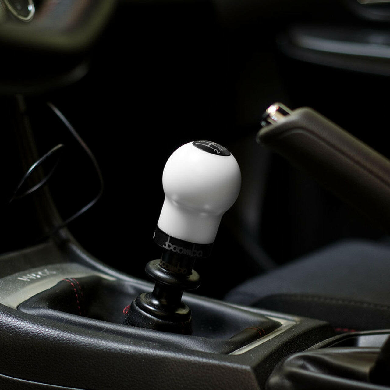 SUBARU 270G SHIFT KNOB WHITE.