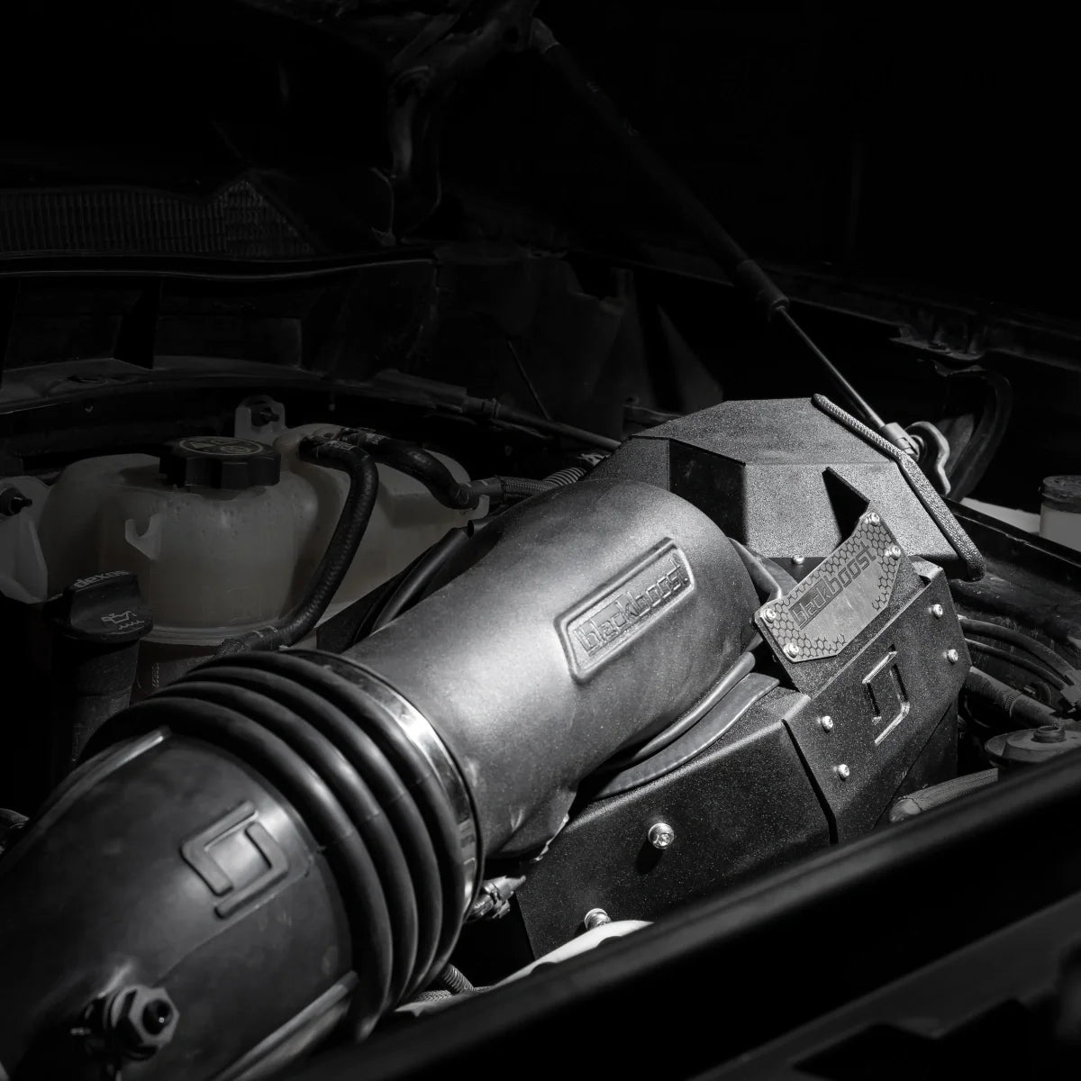 BlackBoost GMC Sierra/Silverado/Yukon Chevy Tahoe/Suburban – 5.3L V8 L83 N/A Cold Air Intake System