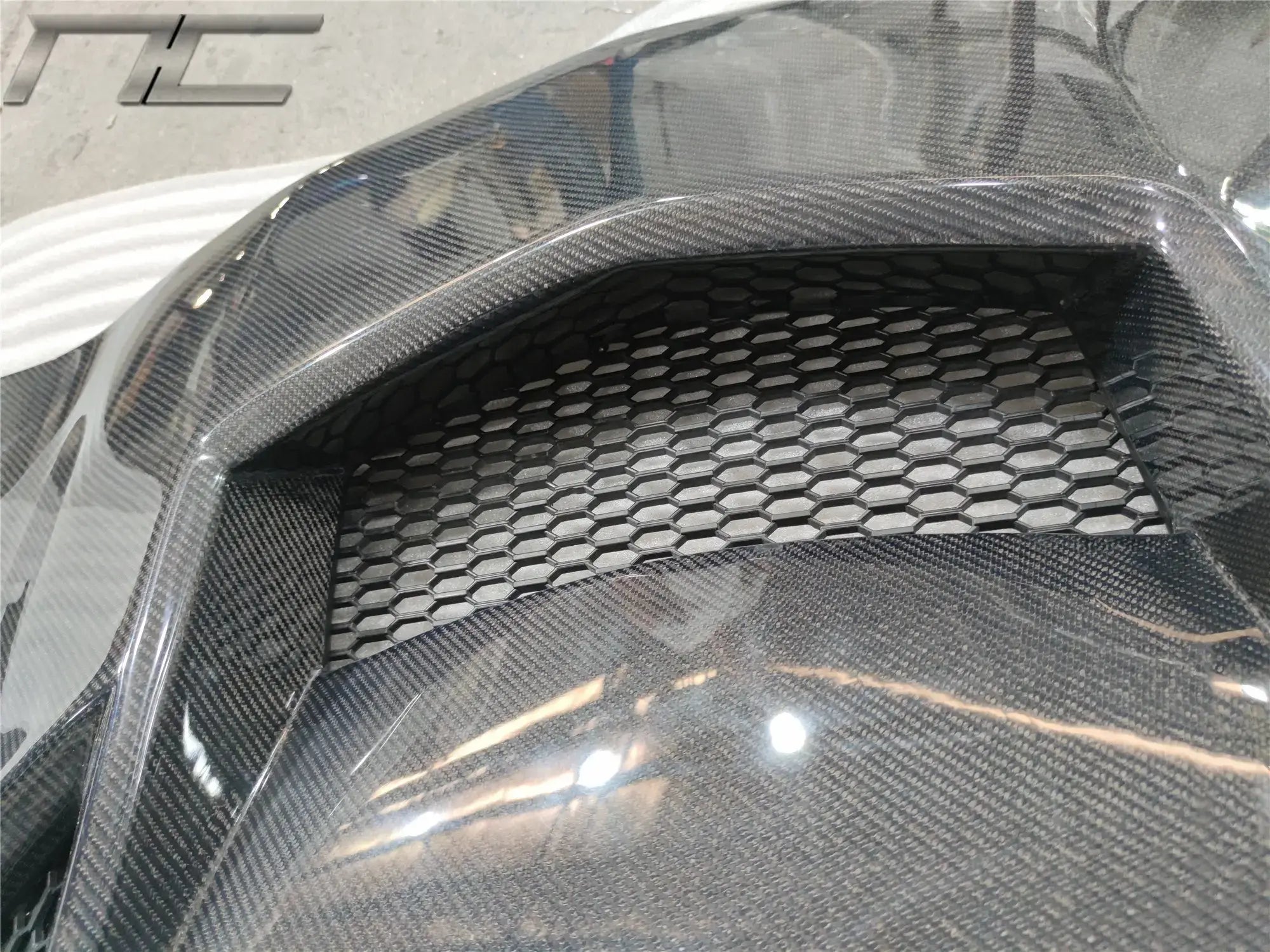 Carbon Fiber Vented Hood Bonnet - Chevrolet Corvette C7.