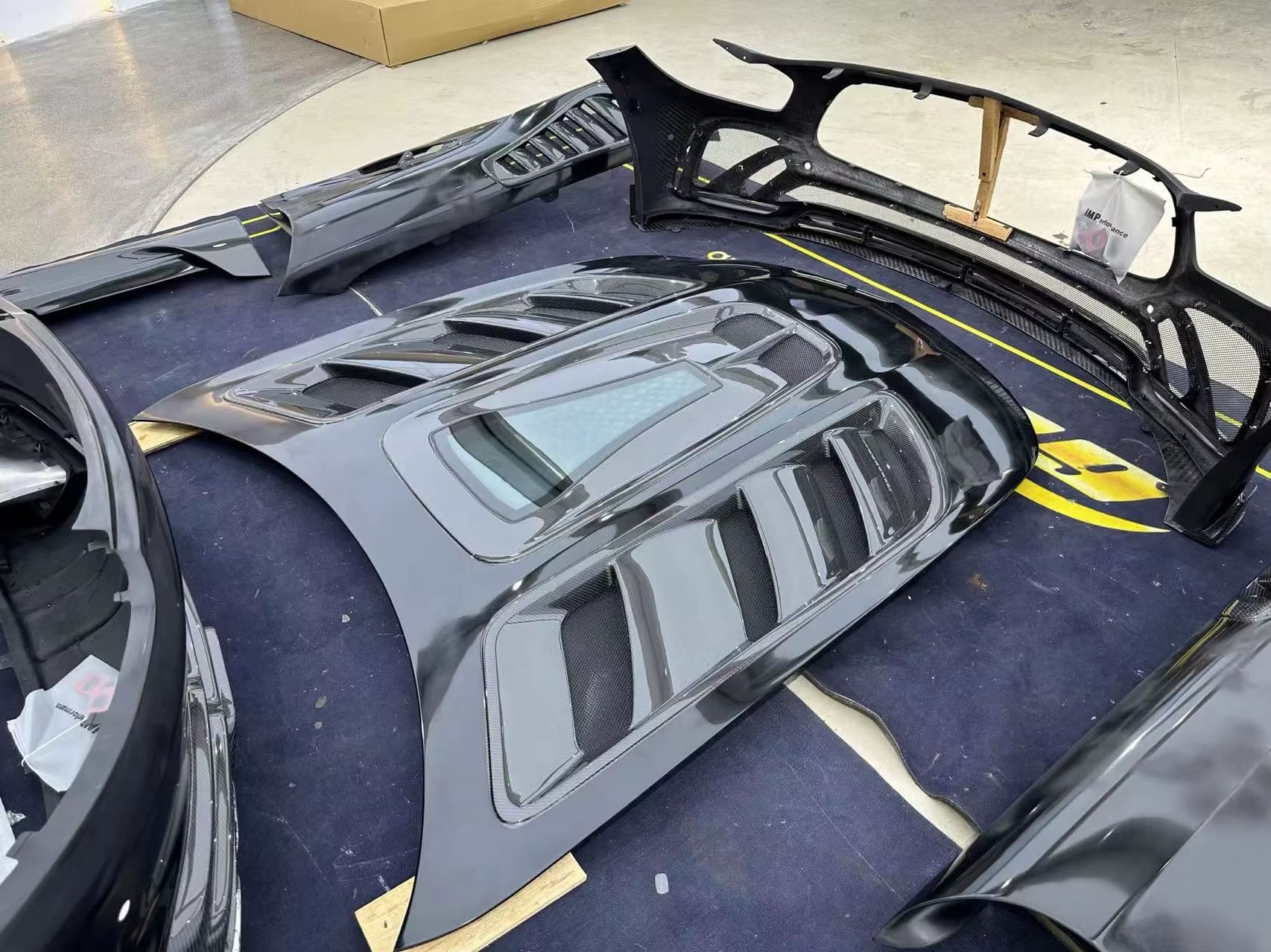 Carbon Fiber Vented Hood W/ Transparent Window V2 - Mercedes GT/GTR/GTS/GTC.