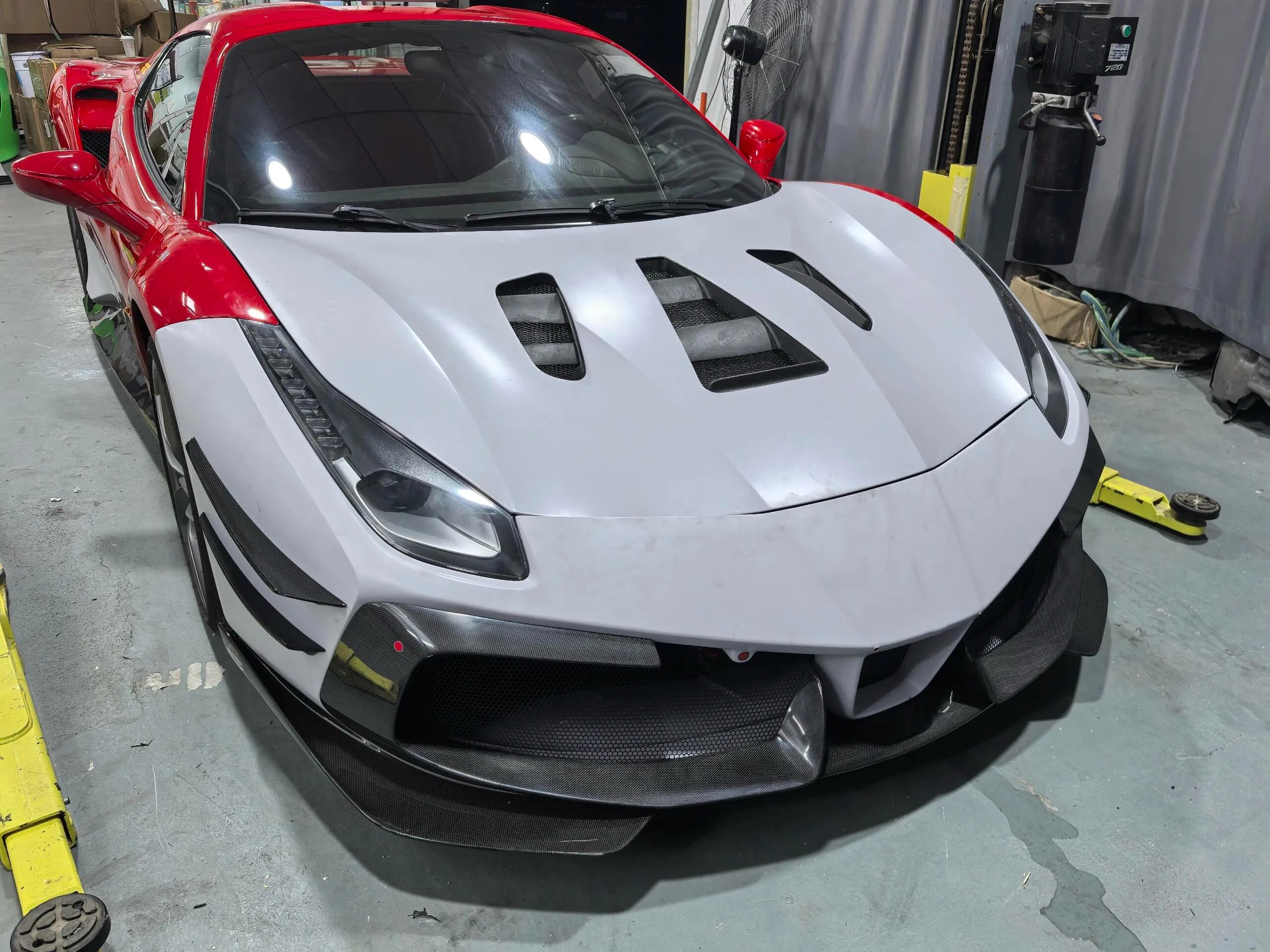 Prepreg Carbon Fiber Aerodynamic EVO Style Body Kit - Ferrari 488.