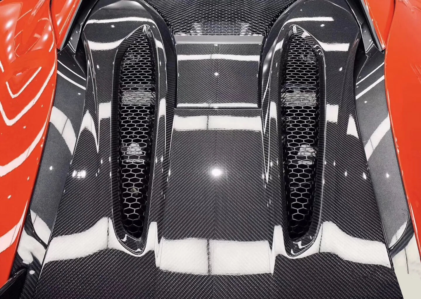 McLaren 540C/570S/570GT Dry Carbon Fiber Rear Engine Cover.