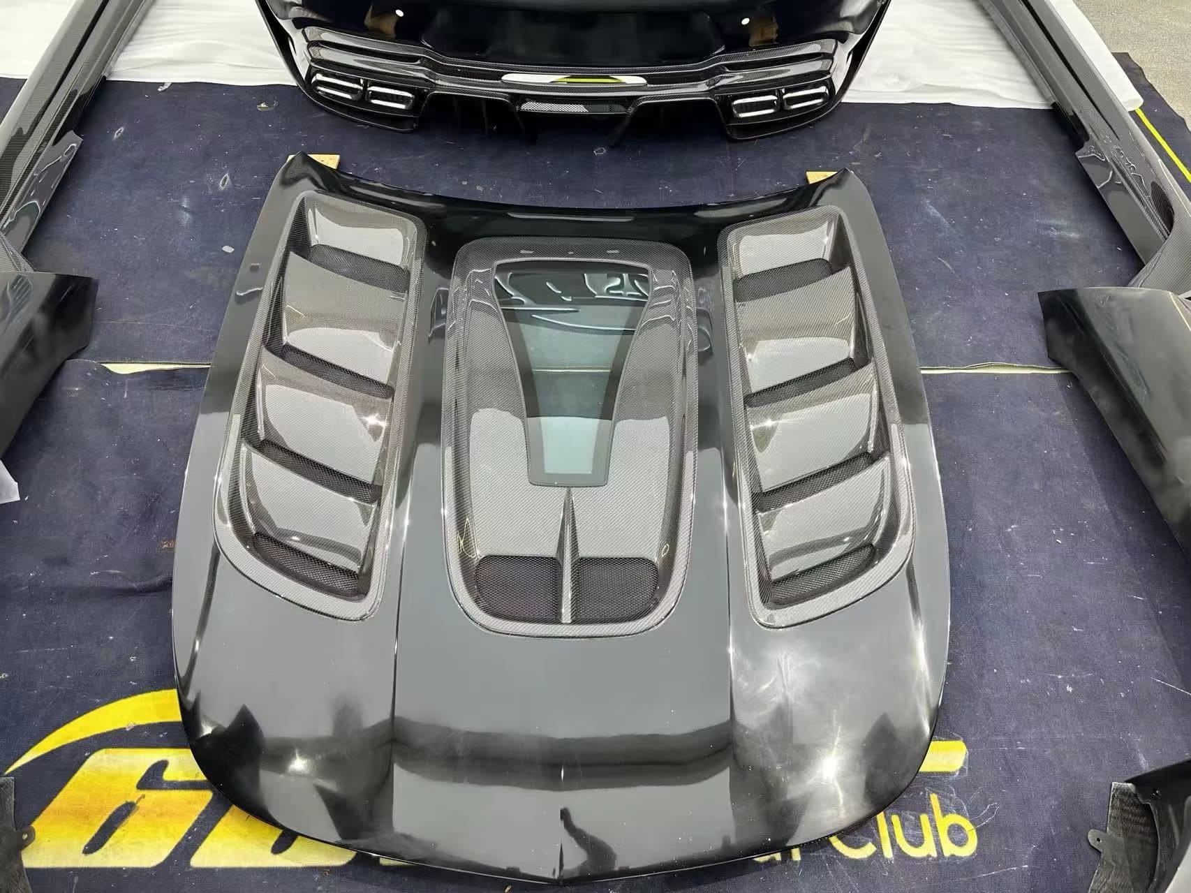 Carbon Fiber Vented Hood W/ Transparent Window V2 - Mercedes GT/GTR/GTS/GTC.