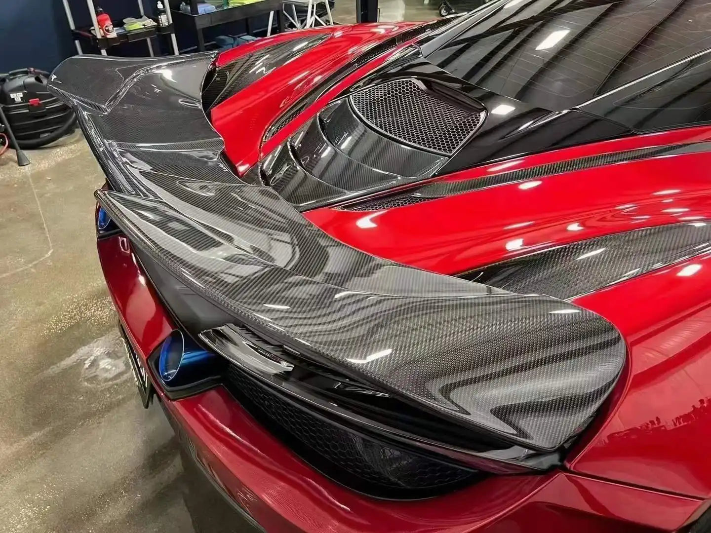 R Style Full Carbon Fiber Aero Kit - McLaren 720s.