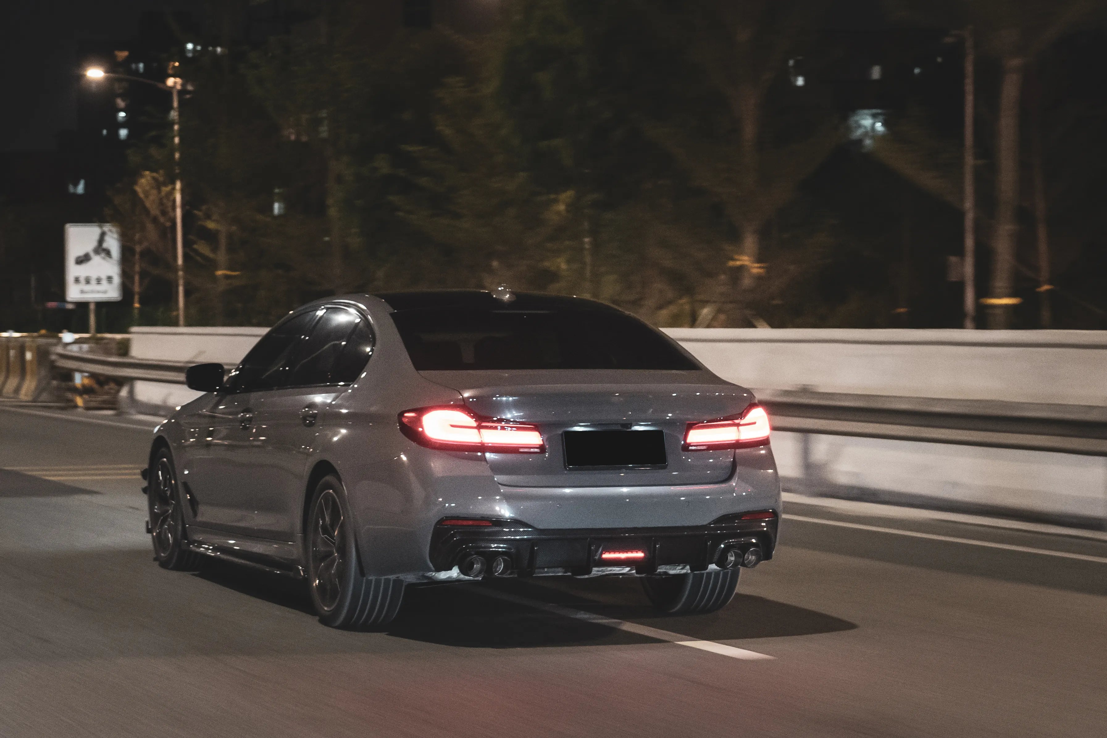 Dry Carbon Fiber Rear Diffuser w/ led - BMW 5 Series G30 G38 2021-2023.