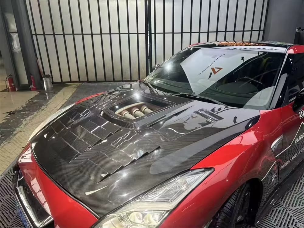 V2 Carbon Fiber Vented Hood w/ transparent window - 2008-2016 Nissan GTR R35.