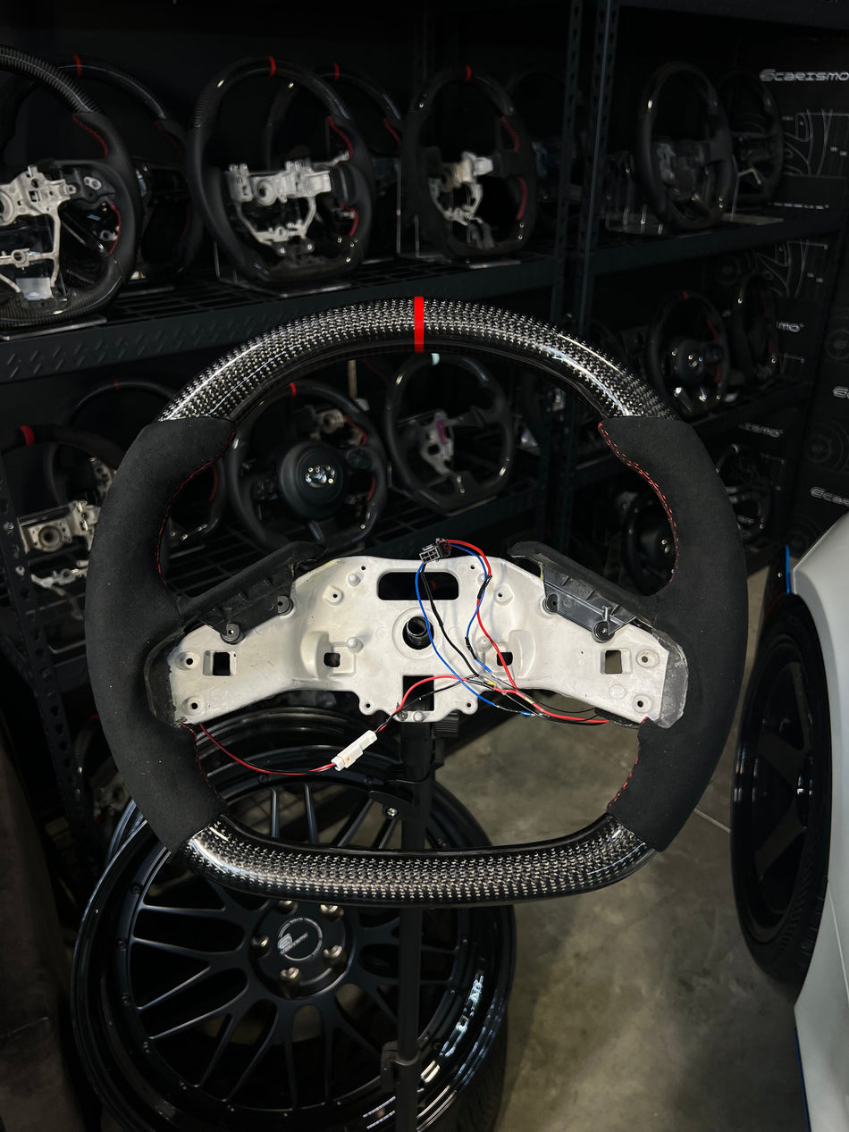 [Media/Test] Chevrolet Corvette (C8) - Sport - Gloss Carbon - Alcantara - Red Stitching - Red Stripe (Heated)