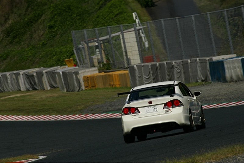 J's Racing 3D GT Wing (Type 1 / Wet Carbon / 1600mm / Factory Trunk Holes) - Honda Civic Type R FD2 07-11