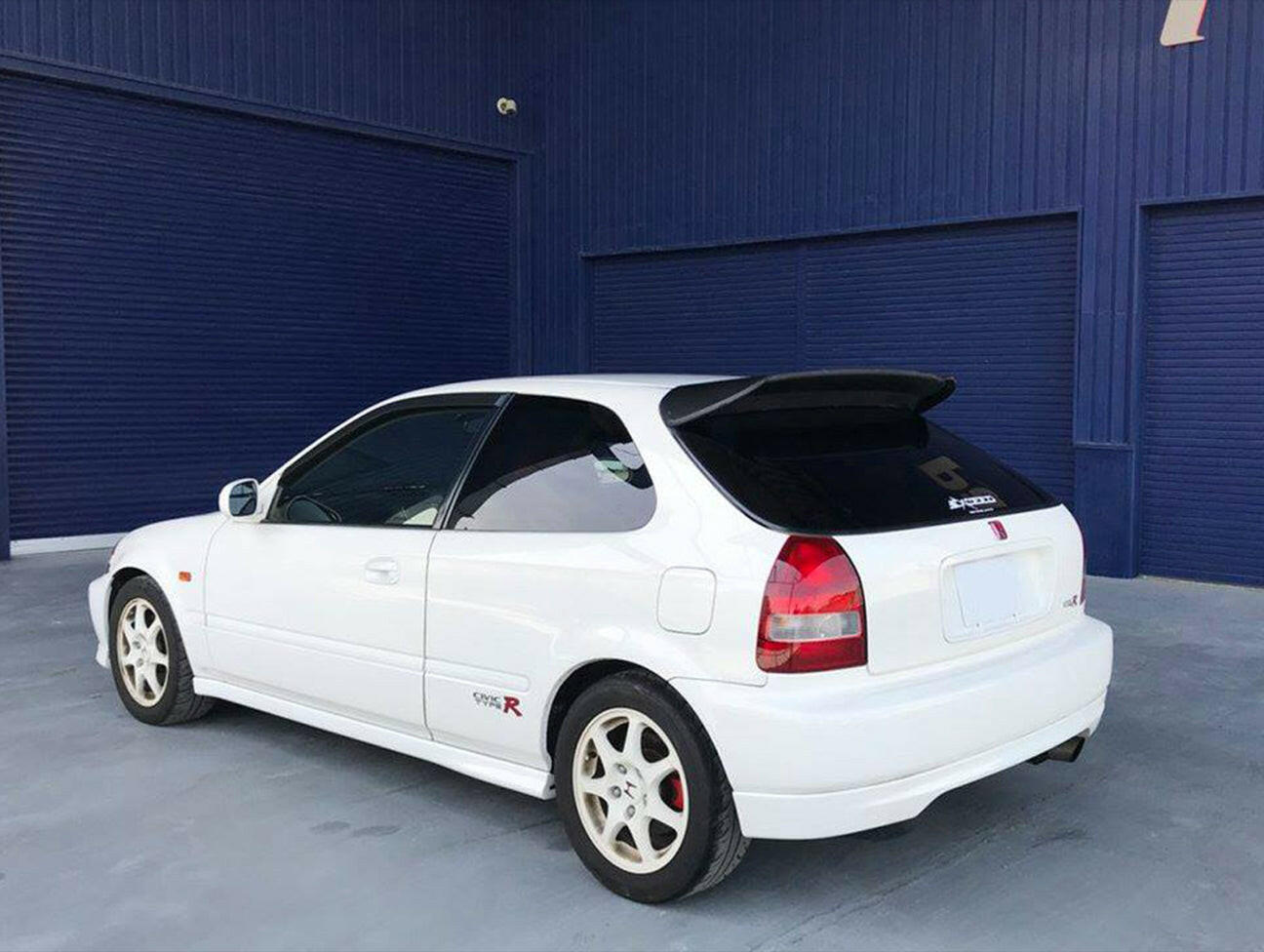 Mode Parfume Rear FRP Roof Spoiler - 96-00 Civic Hatchback.