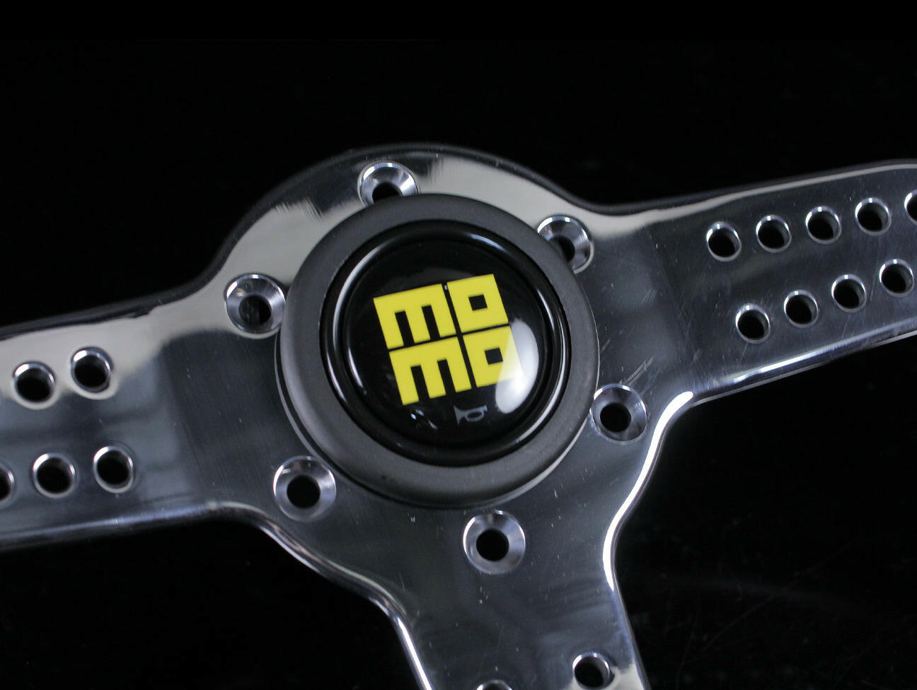 Momo 350mm Super Grand Prix Steering Wheel.