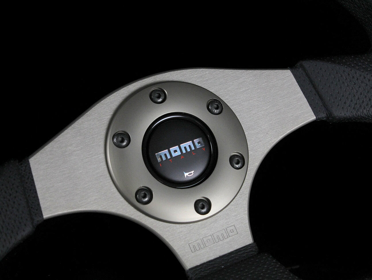 Momo Eagle 350mm Steering Wheel.