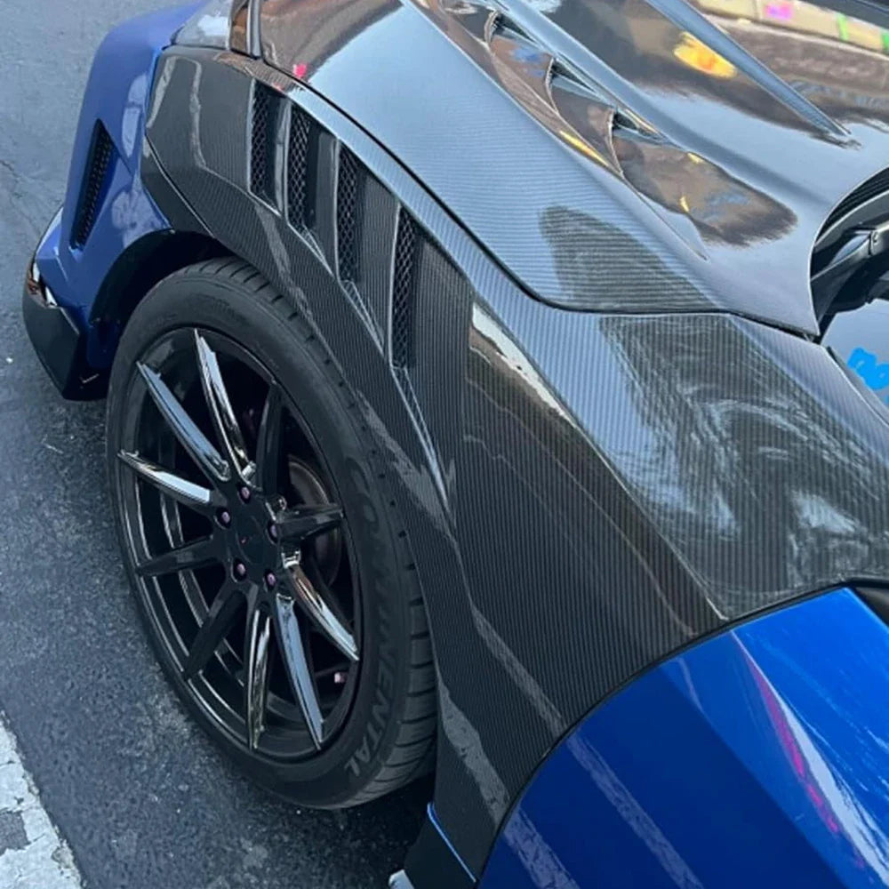 Vented Front Carbon Fiber Fender Set - Honda Civic FK7.