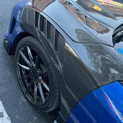 Vented Front Carbon Fiber Fender Set - Honda Civic FK7.