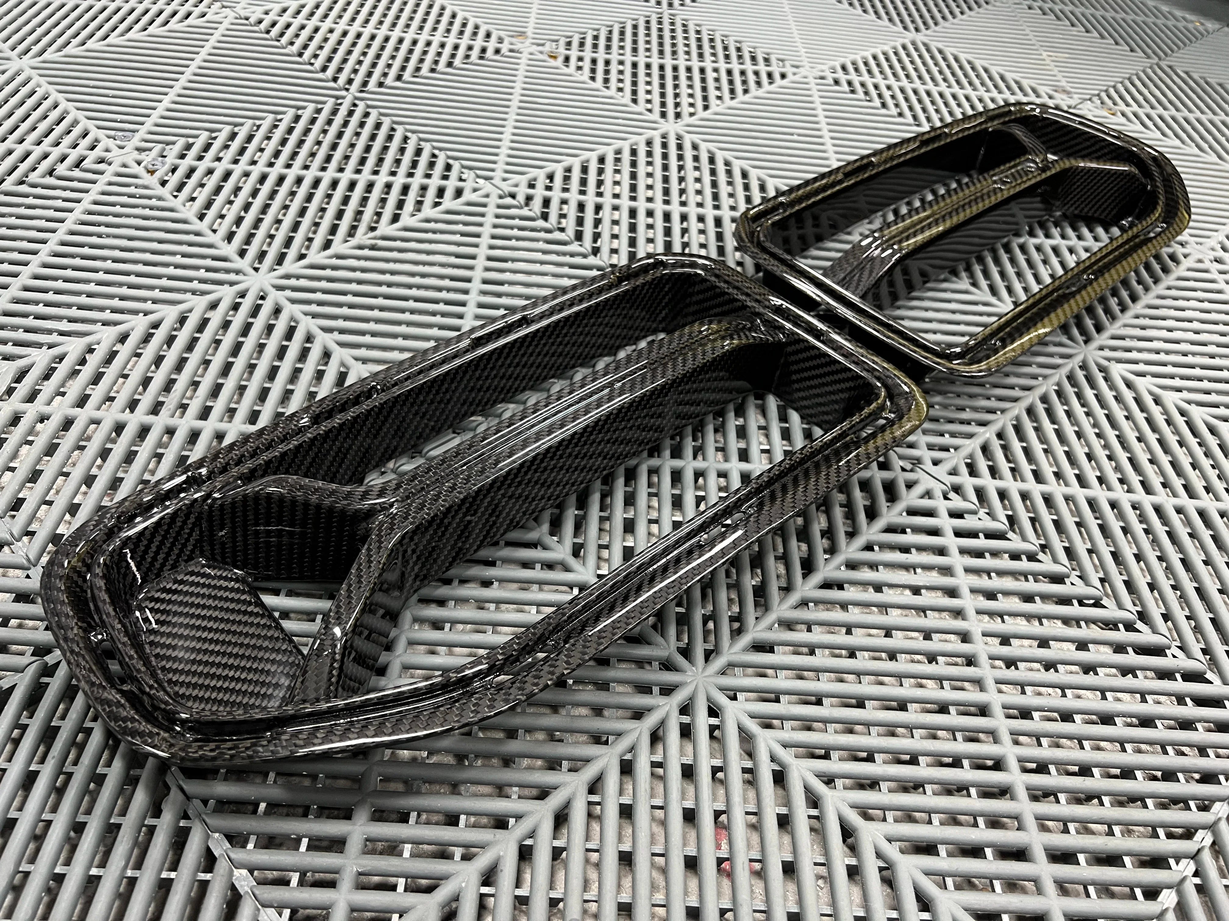 Carbon Fiber CSL Front Grille - BMW G87.