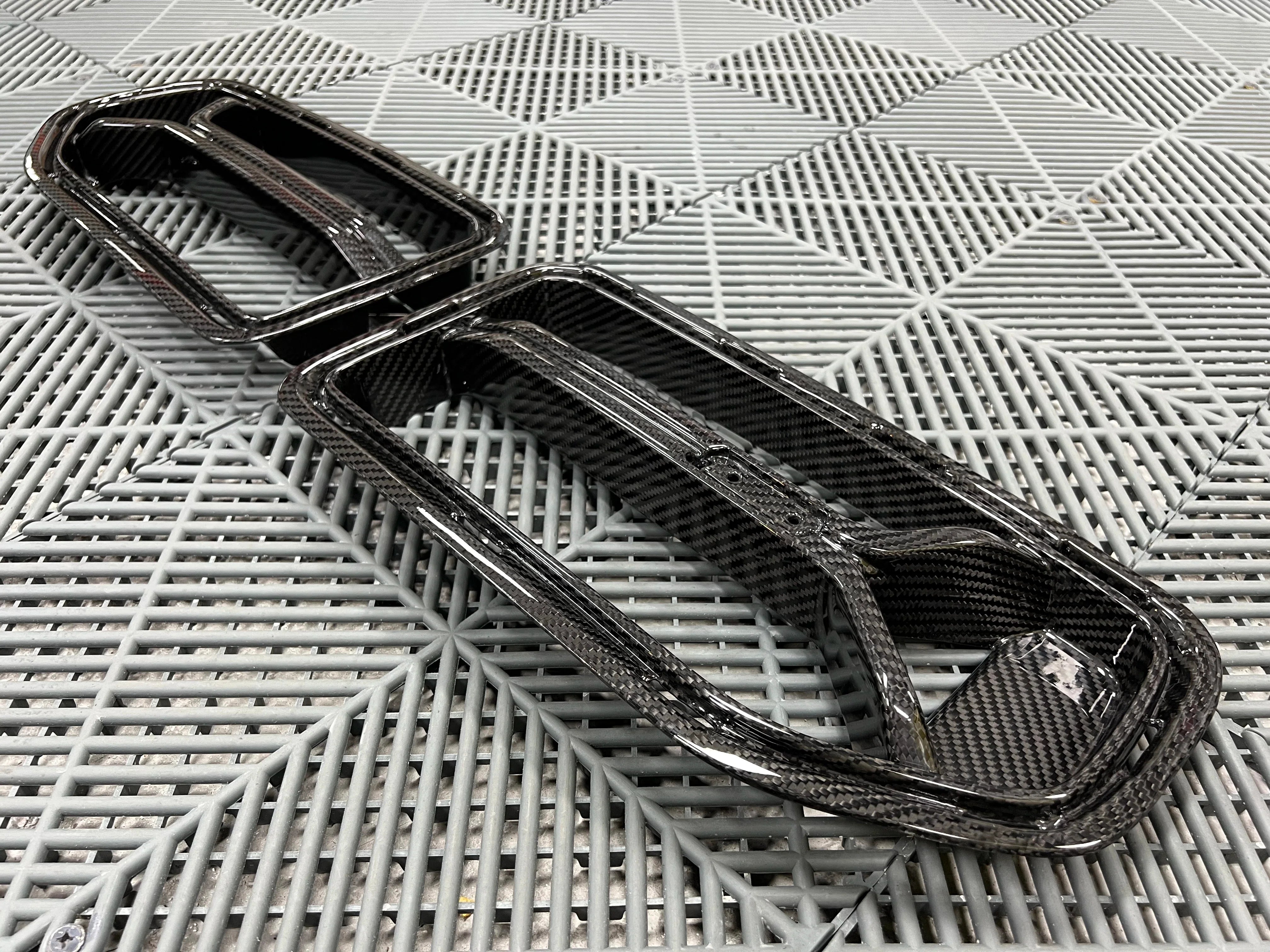 Carbon Fiber CSL Front Grille - BMW G87.