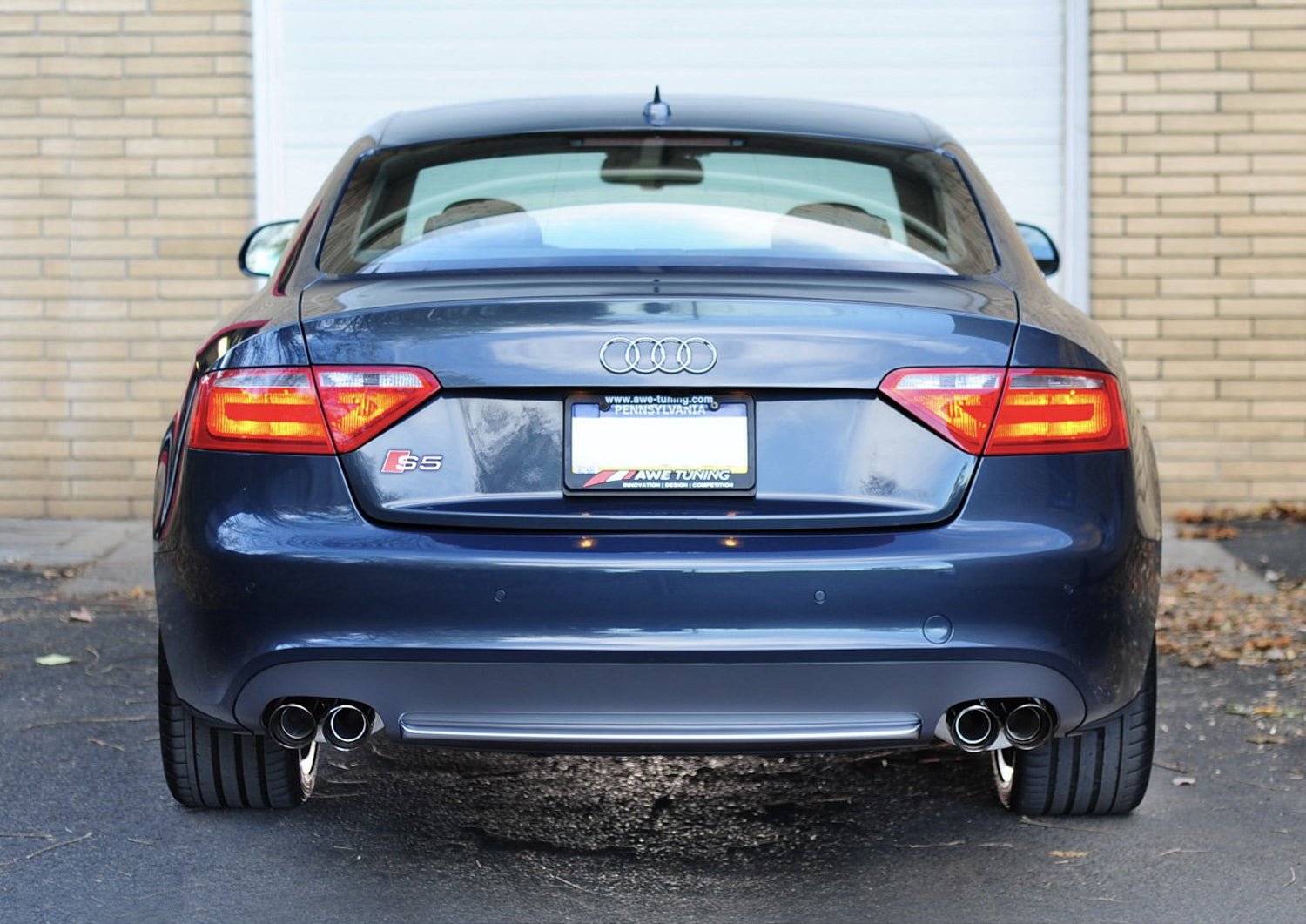 AWE TRACK AND TOURING EDITION EXHAUSTS FOR B8 AUDI S5 4.2L.
