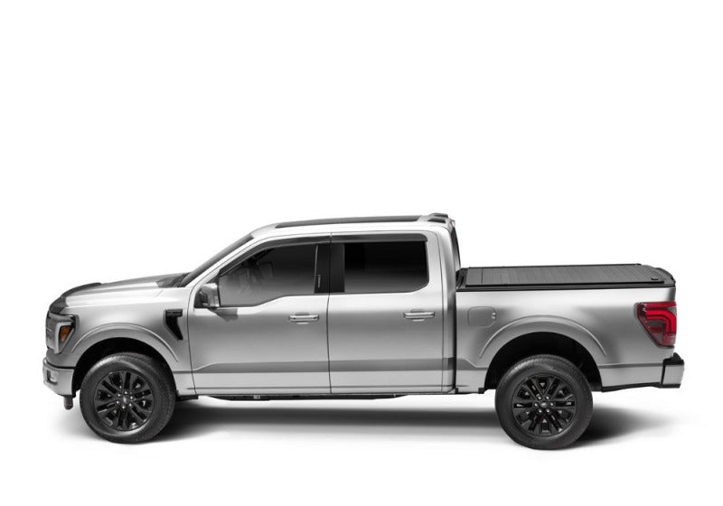 RealTruck 04-24 Nissan Titan CC 5.5ft Bed (w or w/o Utilitrack) RetraxPRO EZ-Off FRC-4000