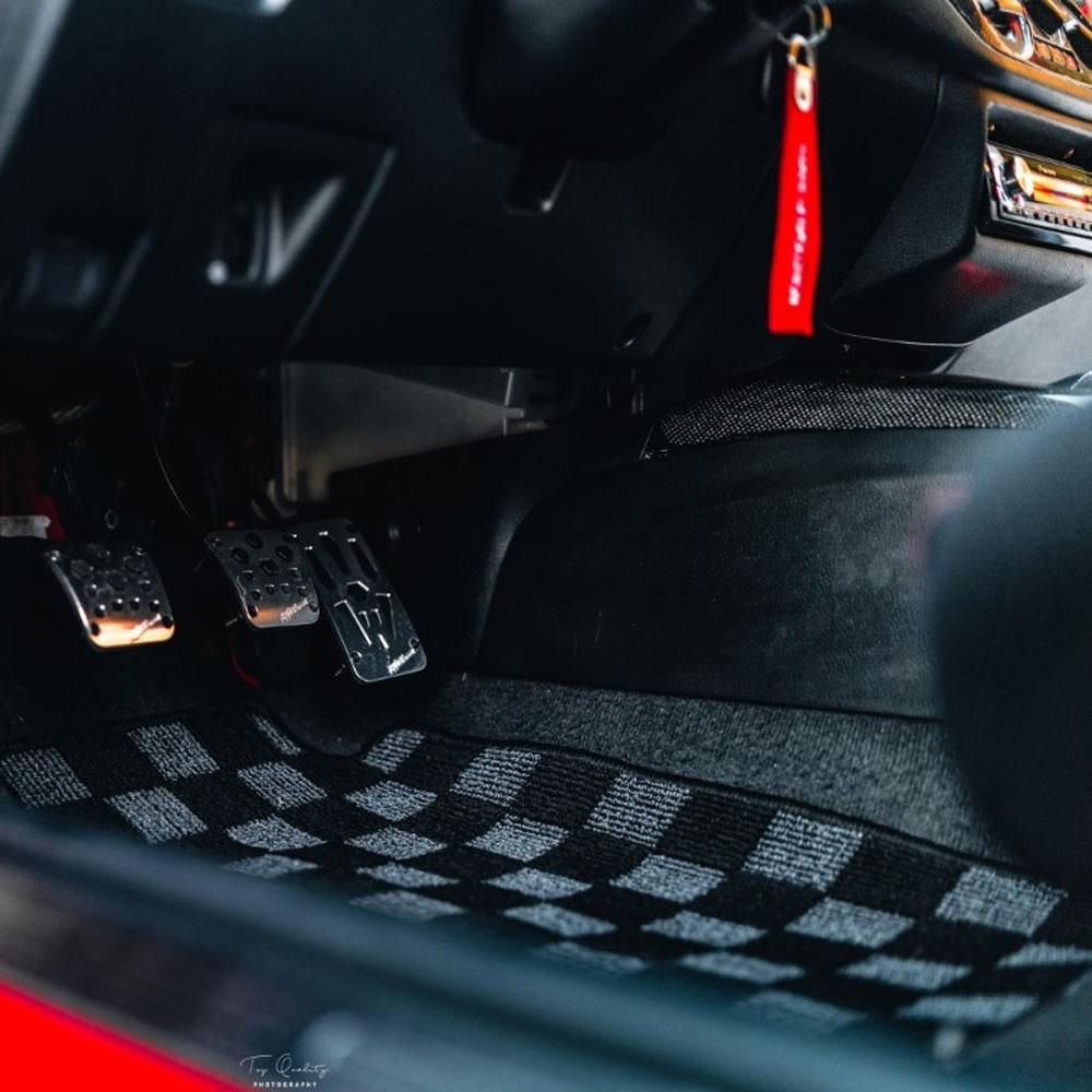 P2M Checkered Race Floor Mats - Front & Rear | 2003-2006 Mitsubishi Evo 8/9 (P2-CPTEVO8DG-TP).