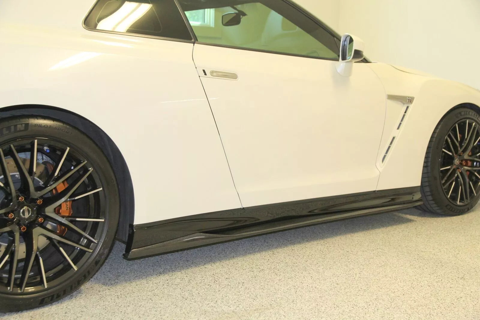Carbon Fiber Side Skirt Extension - Nissan GTR R35 2017.