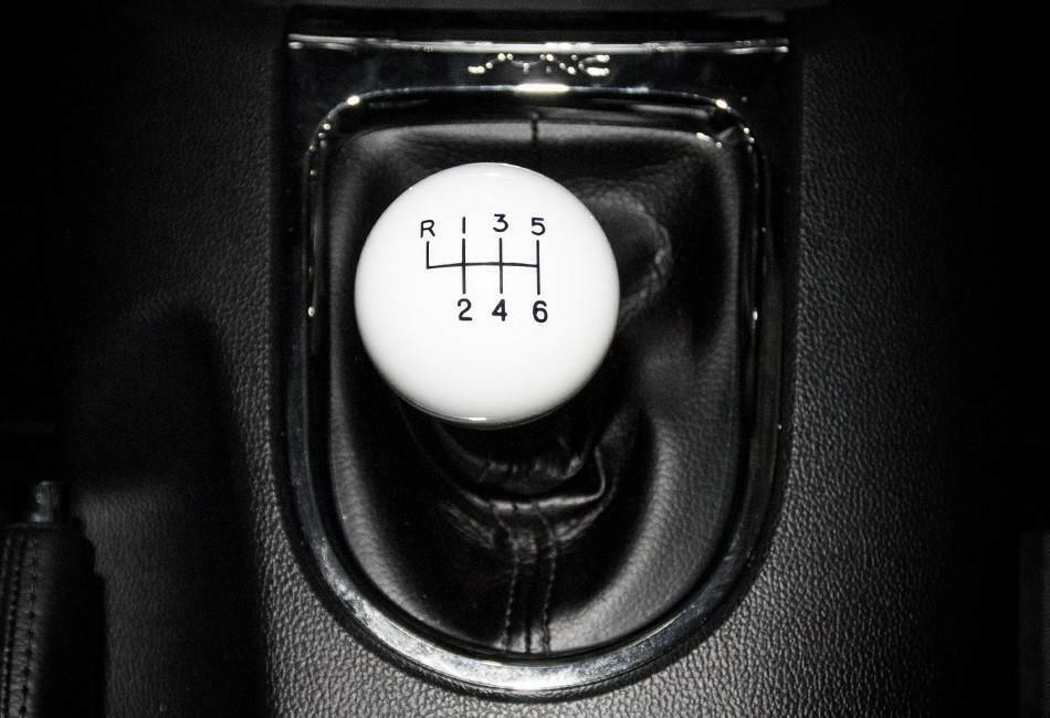 Steeda S550 6-Speed Shift Knob - White | 2015-2017 Ford Mustang (203-E226ULSI20).